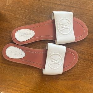 FAUX Louis Vuitton: sandals